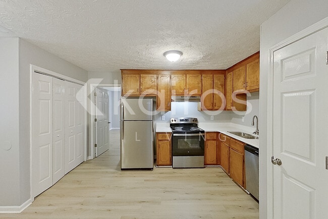 Building Photo - 305 Deer Park Dr