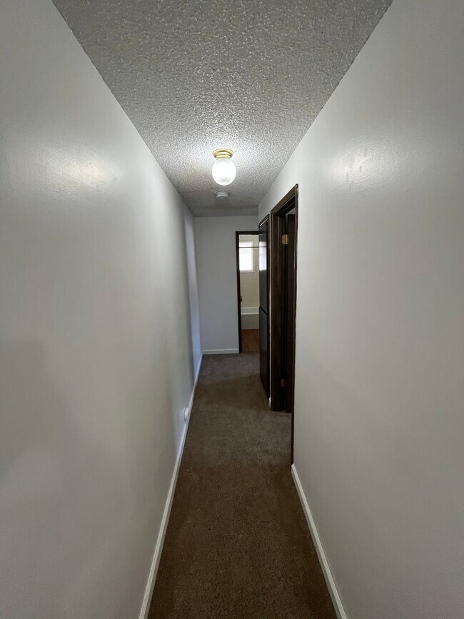 Foto del edificio - 557-559 E Broad Ave Owner Selling