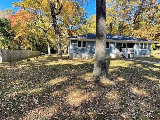 Building Photo - Royal Oaks 4-Bedroom Home on Expansive ½-A...