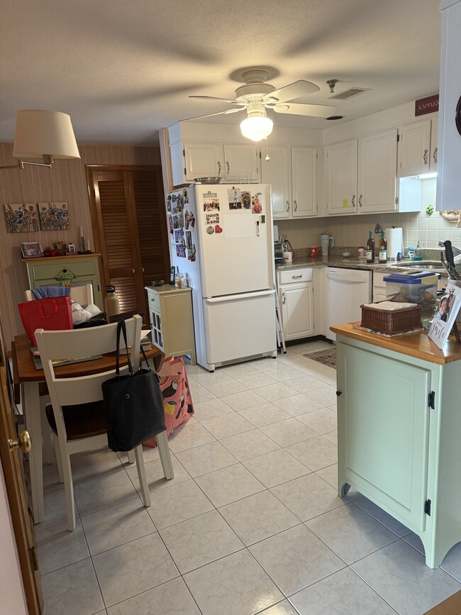 Building Photo - 45 Christopher Dr