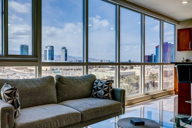 Foto del edificio - Fully Furnished Panorama Unit