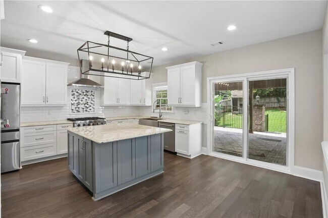 Foto del edificio - 5038 Wickford Dr