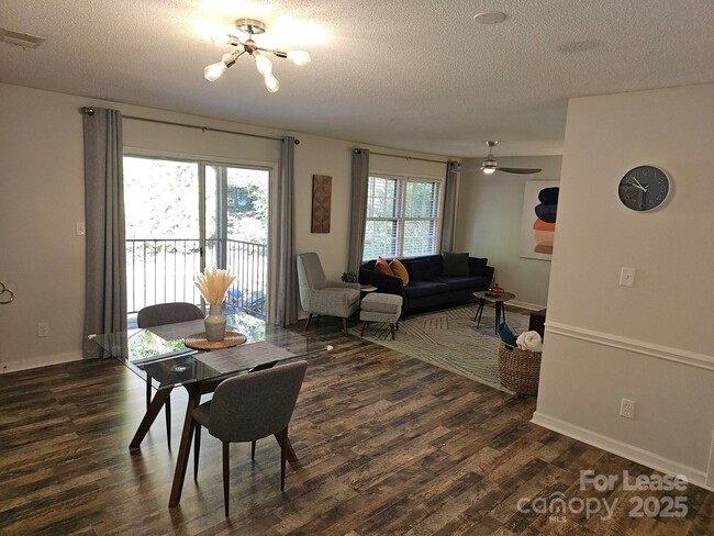 Foto del edificio - 849 Nottingham Dr