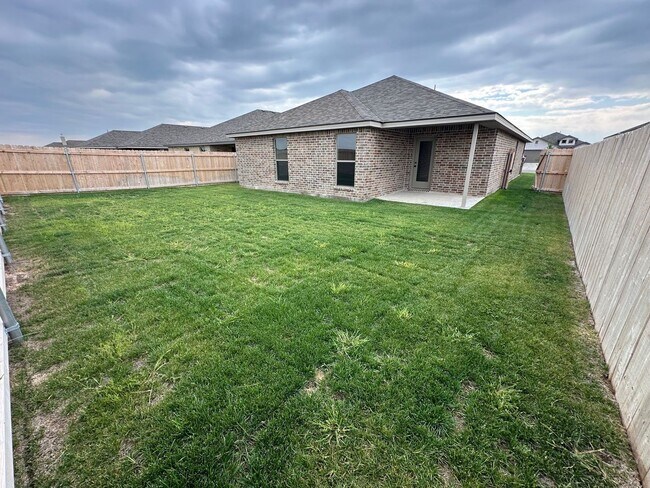 Building Photo - Welcome to Beacon Pointe!