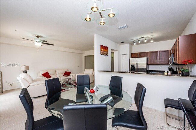 Foto del edificio - 8800 NW 107th Ct