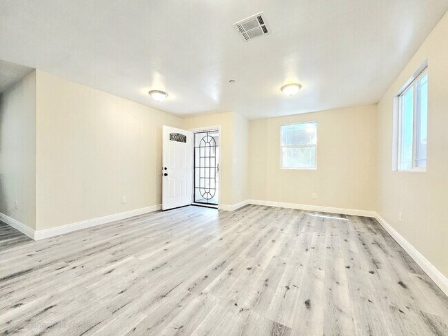 Foto del edificio - 321 E 103rd St