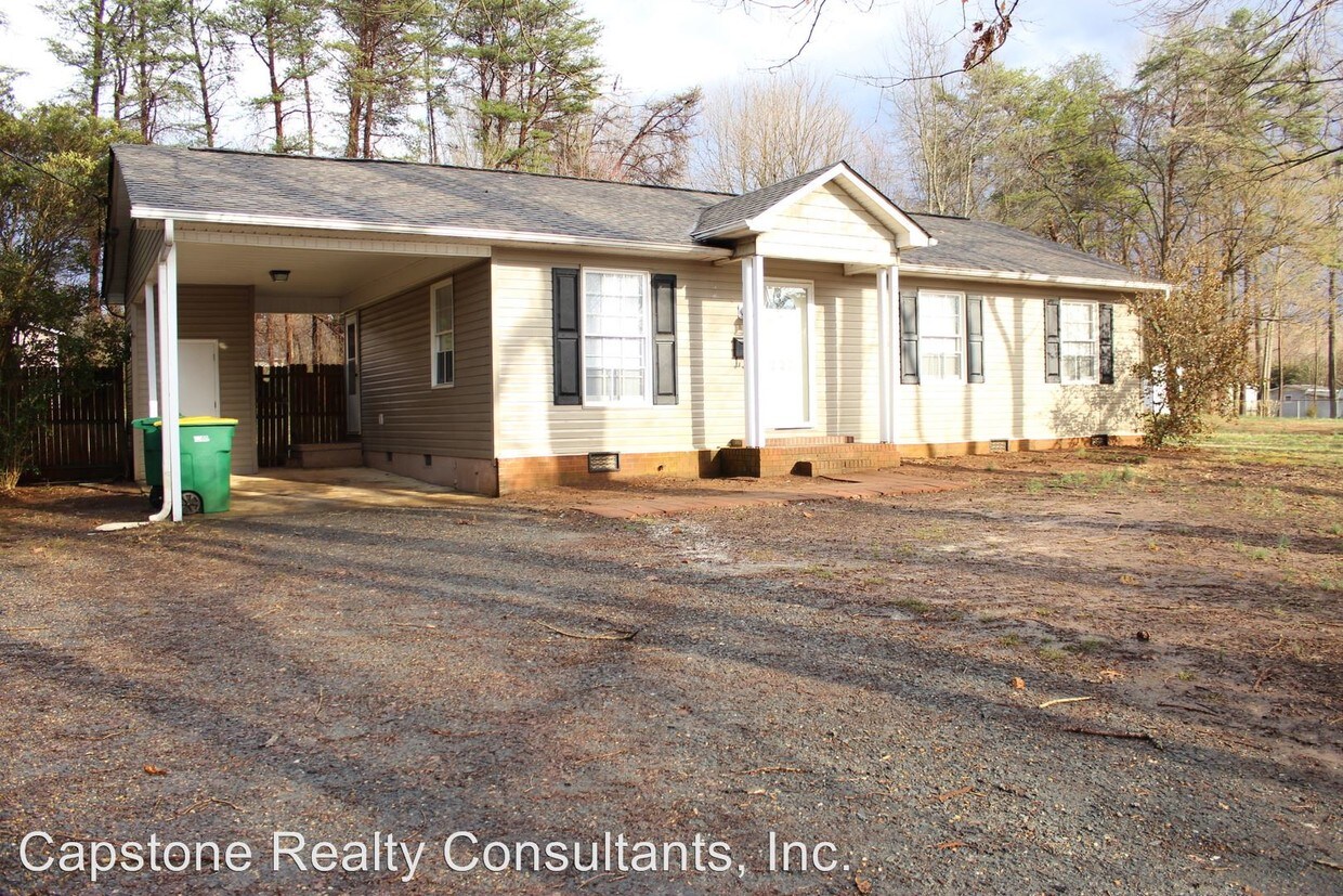 Primary Photo - 3 br, 1 bath House - 627 GREEN TREE DRIVE