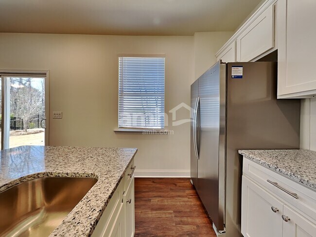 Foto del edificio - 5939 Sycamore Pl St