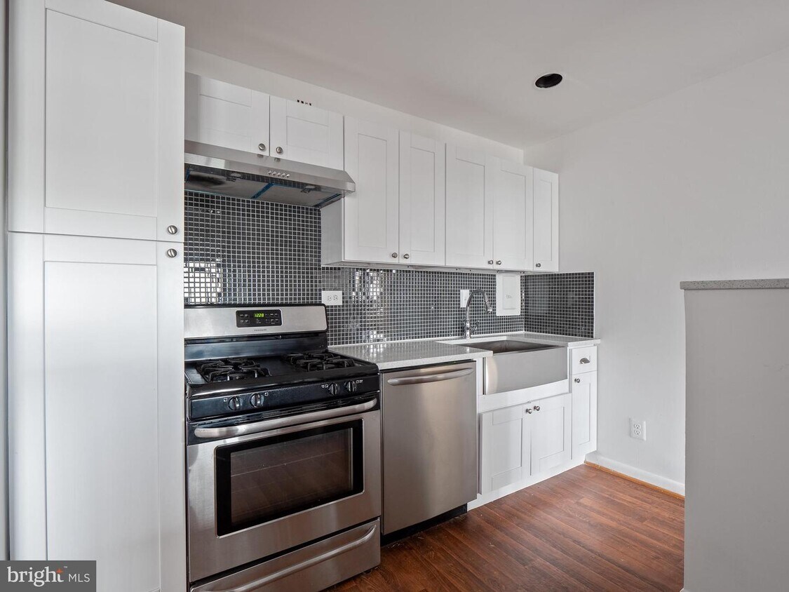 5340 Holmes Run Pkwy Unit 815, Alexandria, VA 22304 Condo for Rent in