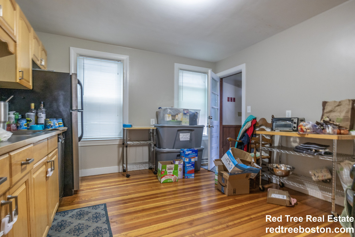 Primary Photo - 18 Howes St