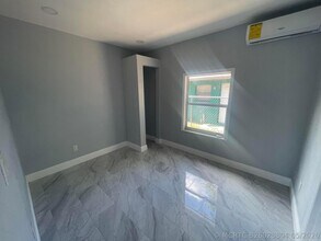 Building Photo - 508 Means Ct