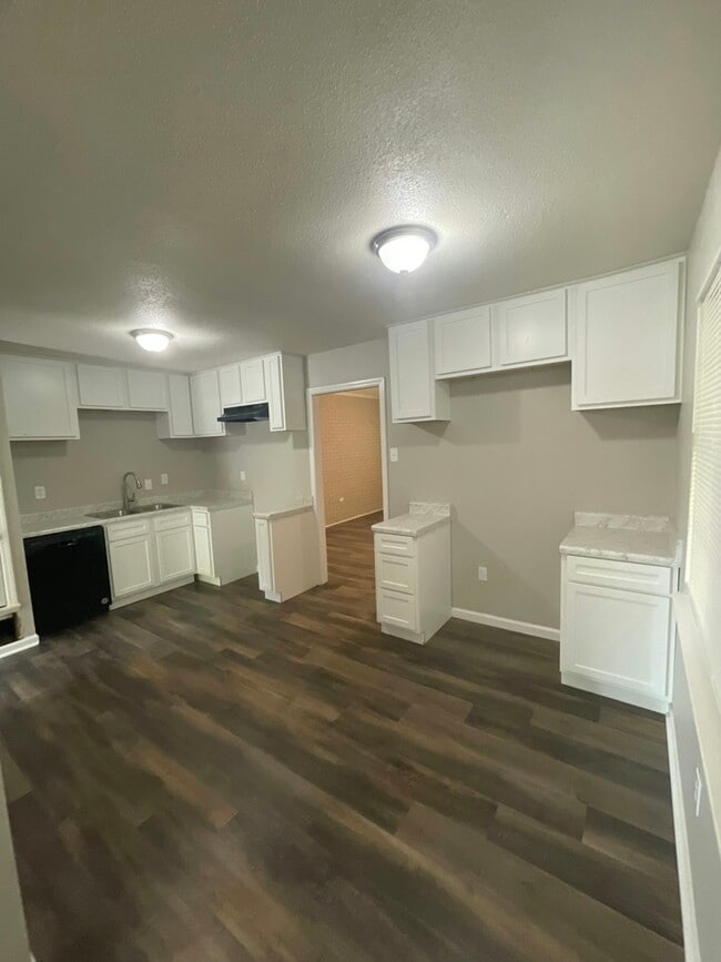 Foto del edificio - 9154 Haleville St