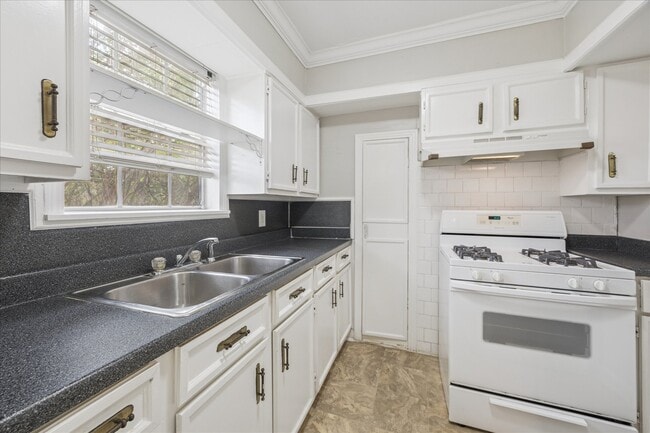 Foto del edificio - 218 W 15th St