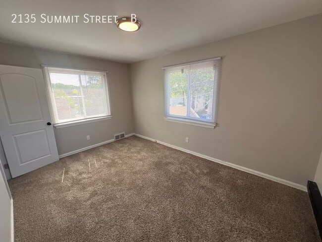 Foto del edificio - 2135 Summit St
