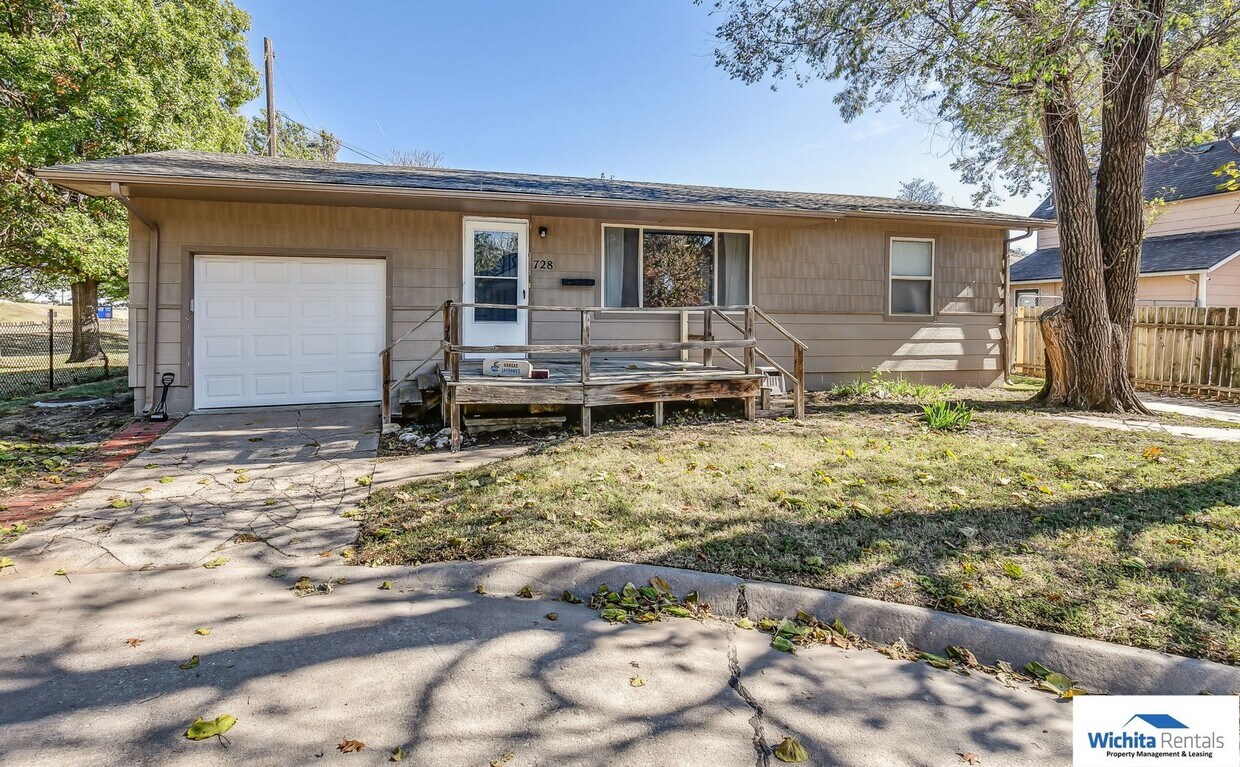 Foto principal - 2 bedroom 1 bath home