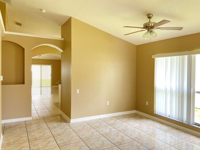 Building Photo - 4 bd/ 2 ba Single Family Home in Kissimmee near the Loop