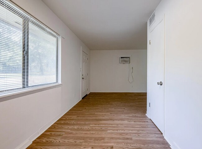 Foto del edificio - 15216 Bellaire Ave