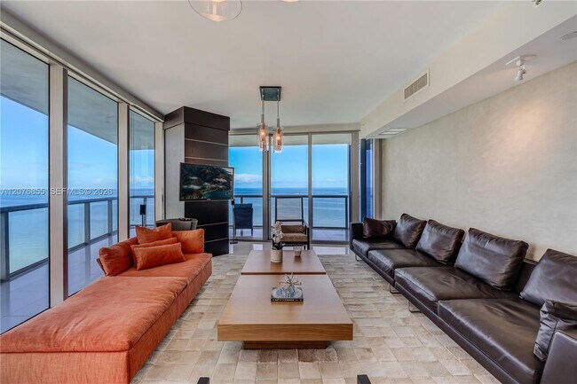 Building Photo - 17001 Collins Ave