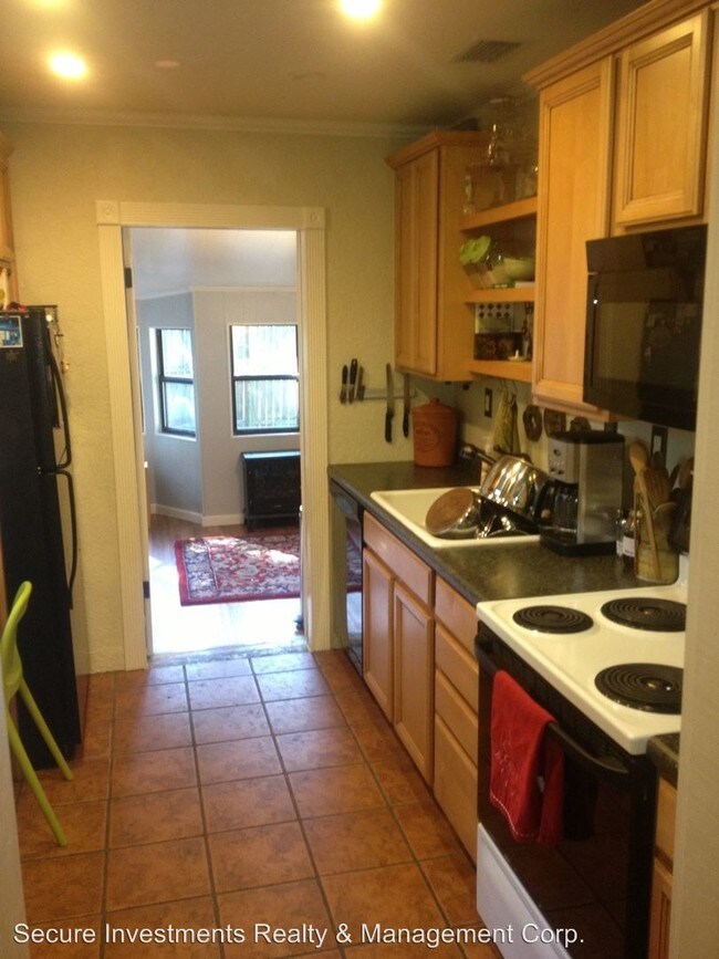 Building Photo - 2 br, 1 bath House - 711 NW 34th Place