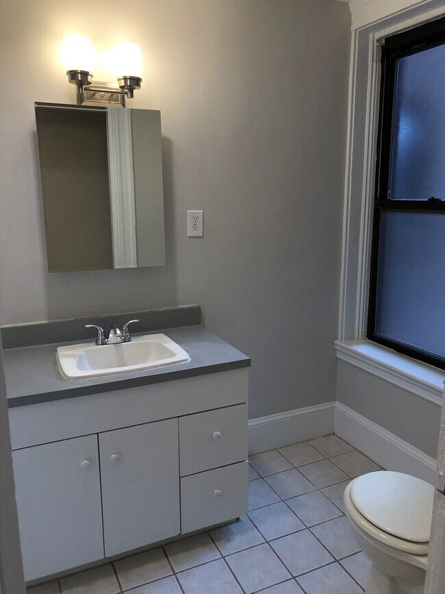 Building Photo - Nice 3 bed in Porter Square