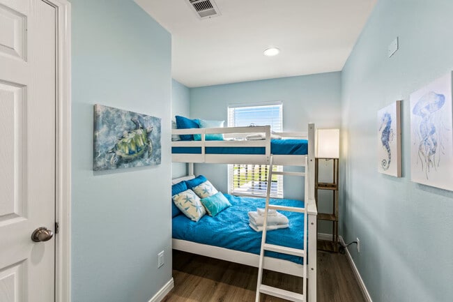 Building Photo - 1062 Cedar Ln