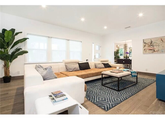 Foto del edificio - 11482 La Maida St