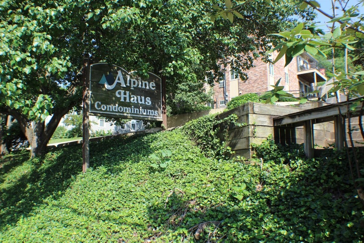 3065 Alpine Terrace, Cincinnati, OH 45208 Condo for Rent in