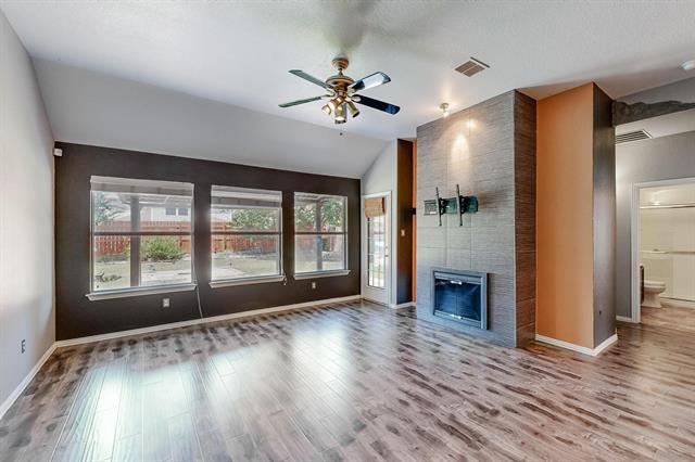 Foto del edificio - 105 Wooded Creek Ave