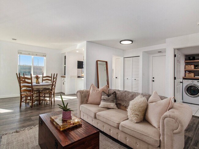 Foto del edificio - Fully Updated 1bed/1bath with Full Kitchen