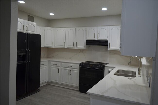 Building Photo - 12203 Wild Pine Dr