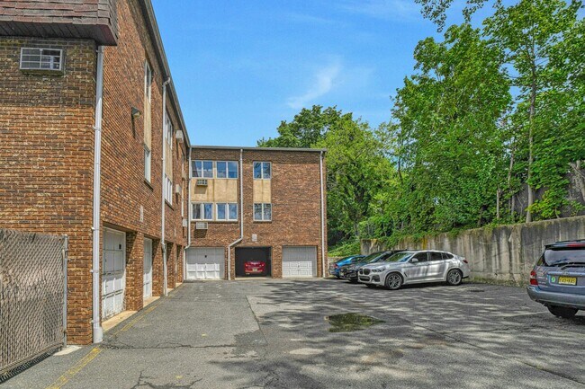 Foto del edificio - 31 Home Pl