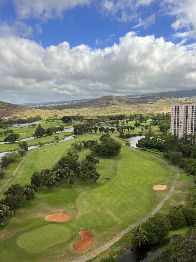 Foto del edificio - High-Floor Studio with Beautiful Golf Course & Mountain Views – Plaza Landmark