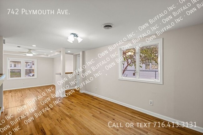 Foto del edificio - 742 Plymouth Ave