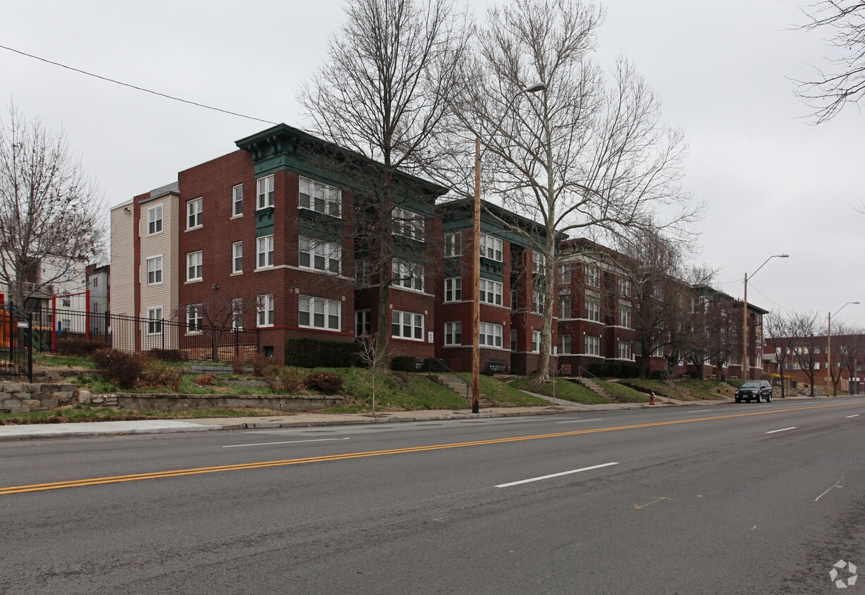 Primary Photo - 4008-4030 Troost Ave
