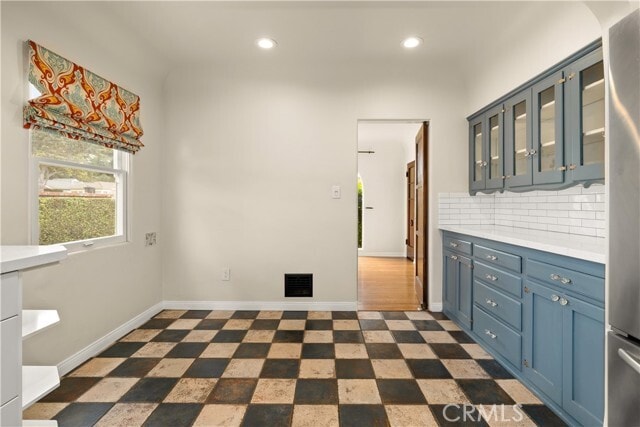 Building Photo - 411 N Vega St