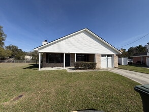 Building Photo - 975 Yale Ct