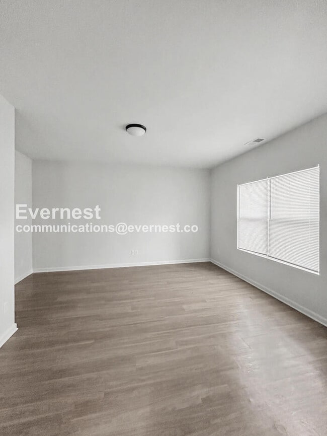 Building Photo - 404 S 12th St