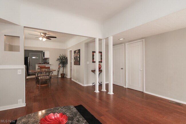 Foto del edificio - 1431 Rosewood Ave