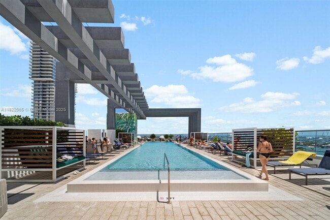 Foto del edificio - 2150 N Bayshore Dr