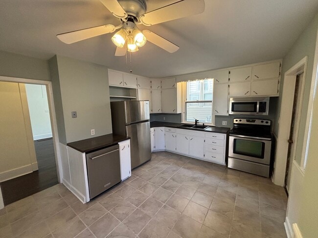 Building Photo - Newly Renovated 3 Bedroom on Park Avenue