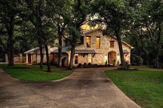 Building Photo - 6501 Hillcrest Rd
