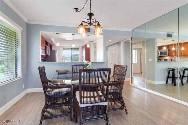 Foto del edificio - 1600 Misty Pines Cir