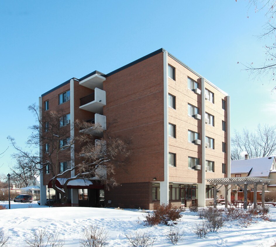 Building - 3205 E 37th St