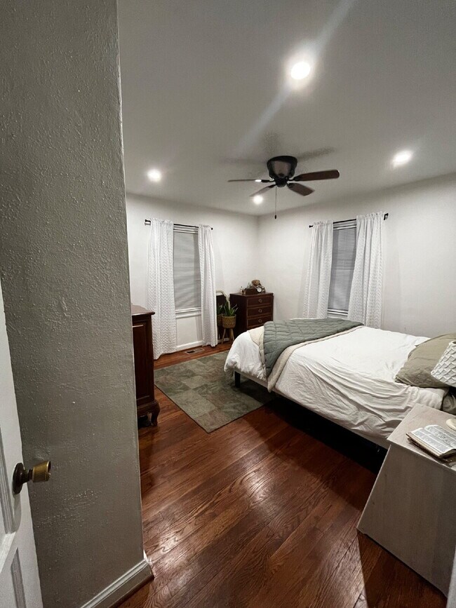 Foto del edificio - Gorgeous updated 2 bedroom in Perrymont/Sandusky with off street parking.