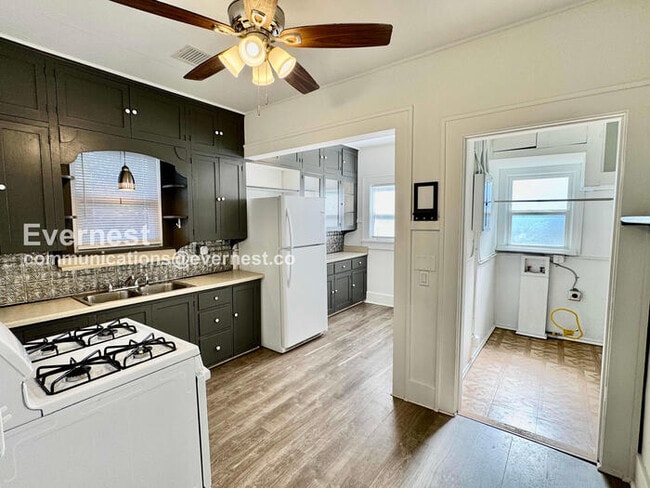 Building Photo - 1516 W Bowen Pl