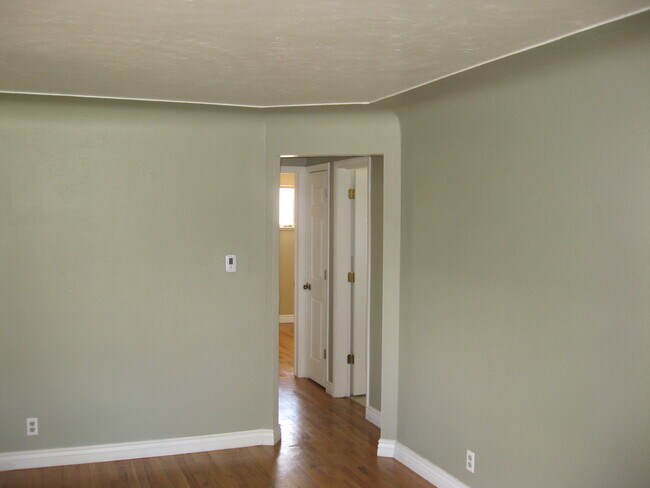 Foto del edificio - 4695 Reed St