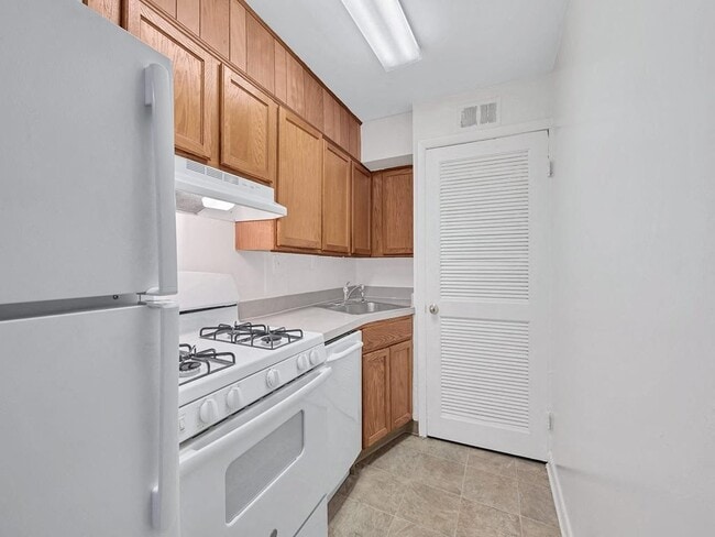 Building Photo - River East-Fairlawn Gardens