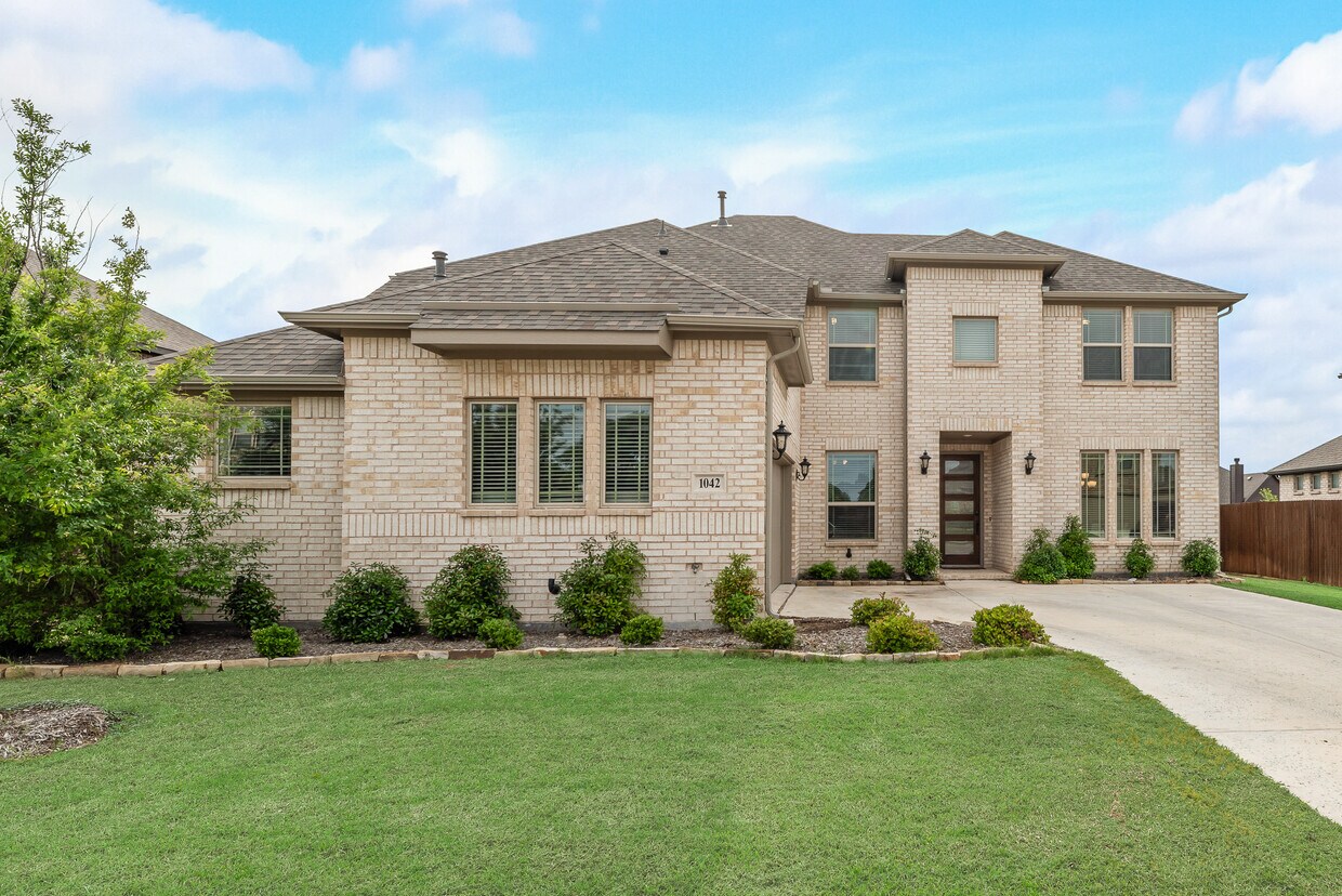 Foto principal - 1042 Elmwood Dr