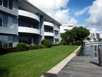 Primary Photo - Edgewater Apartments