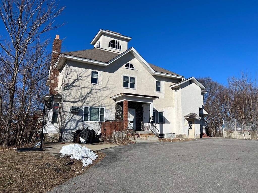 350 S Broadway Unit 2, Lawrence, MA 01843 Room for Rent in Lawrence